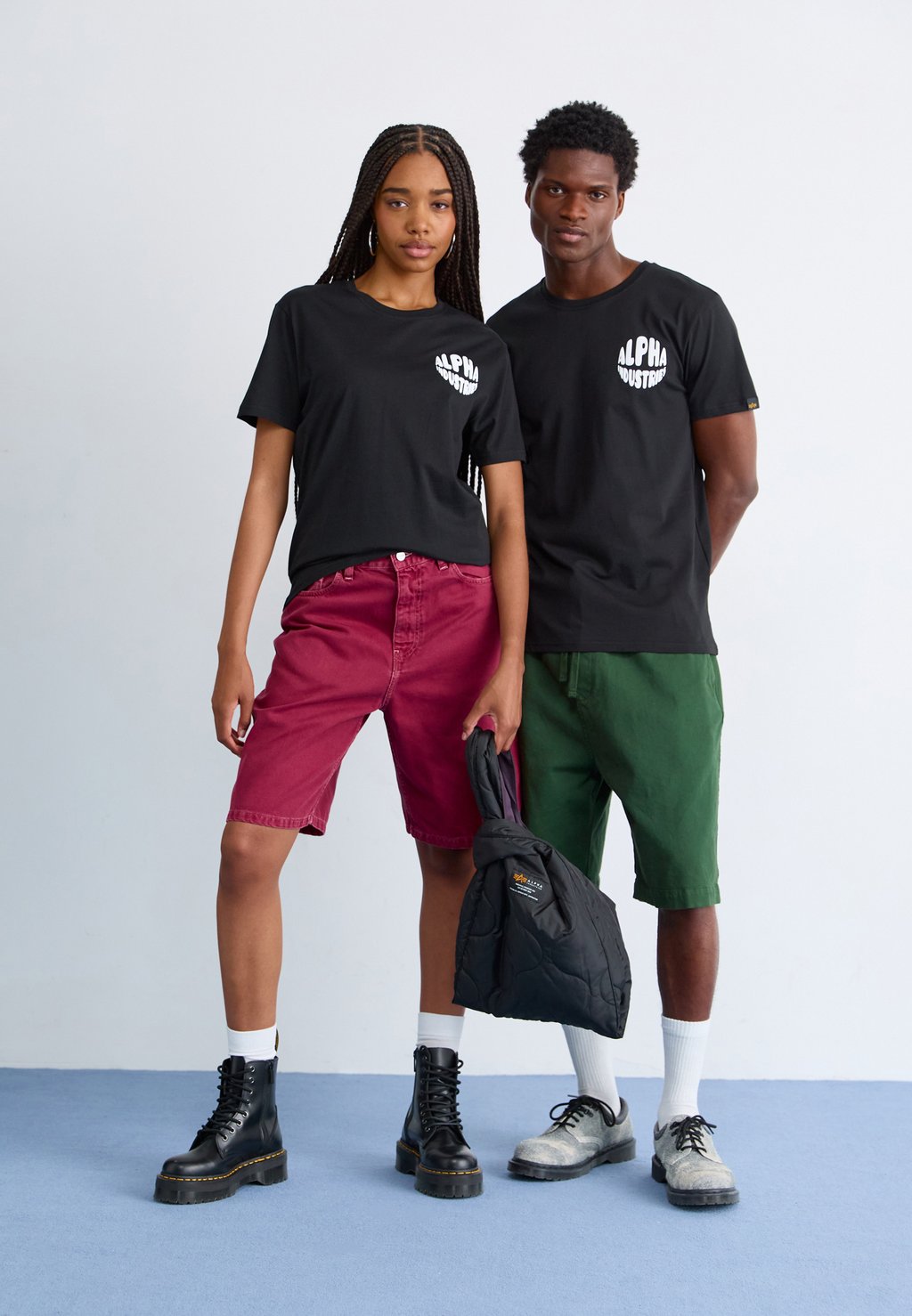 

Футболка с принтом LOGO UNISEX Alpha Industries, черный