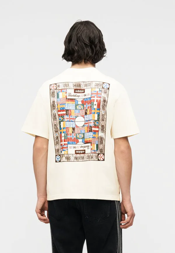 Футболка унисекс с принтом в виде флага Adidas Originals, Off-White — фото 2