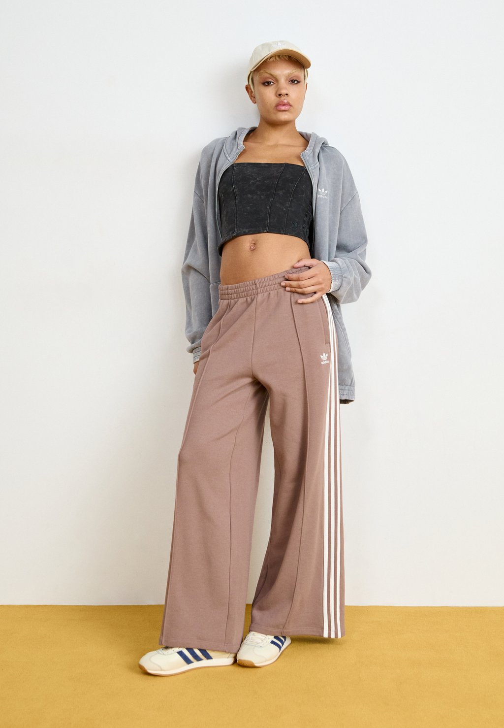 

Спортивные брюки PANT adidas Originals, коричневый