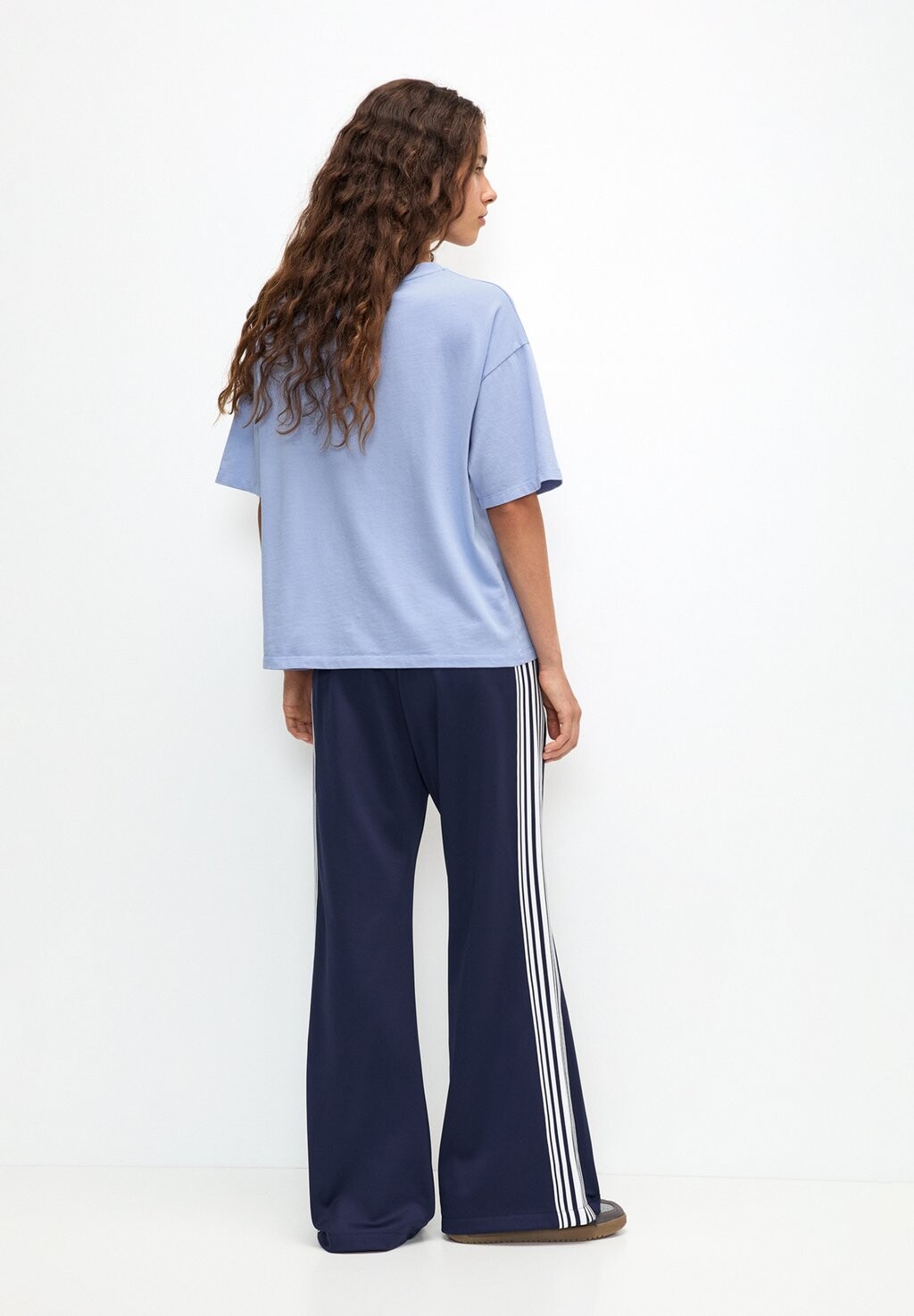 

Футболка с принтом SHORT SLEEVE UNIVERSITY PULL&BEAR, светло-голубой