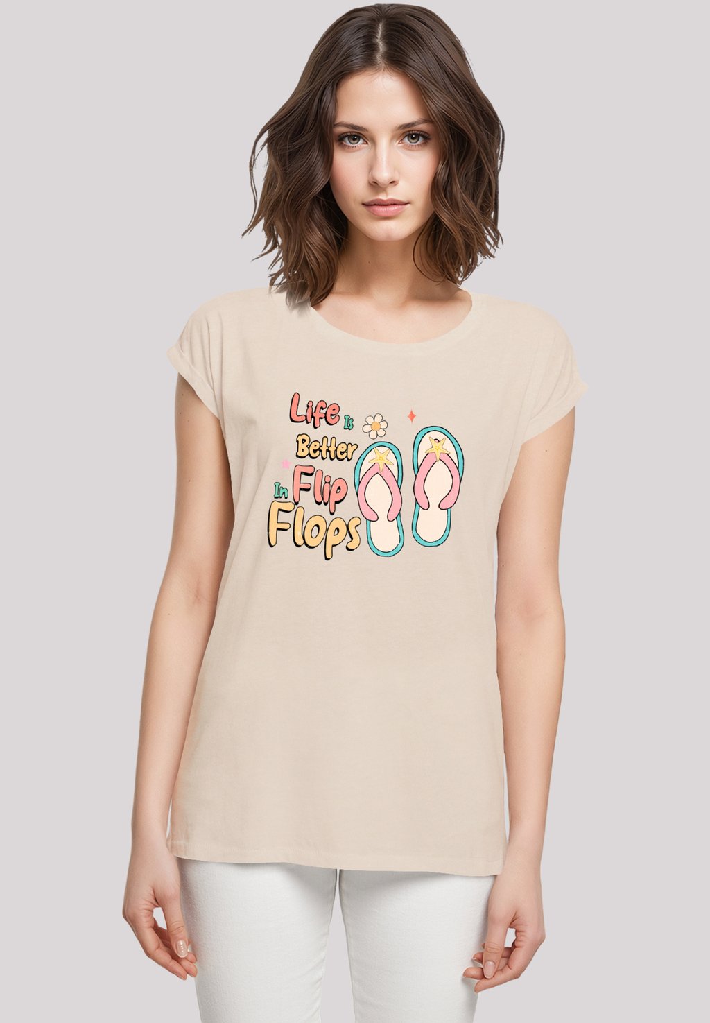

Футболка с принтом LIFE IS BETTER IN FLIP FLOPS F4NT4STIC, песочный