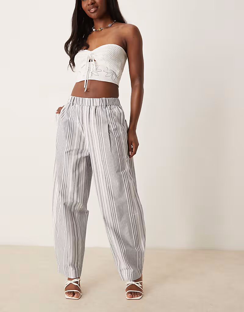 

Брюки-бочонки из льняного материала ASOS DESIGN в черную полоску