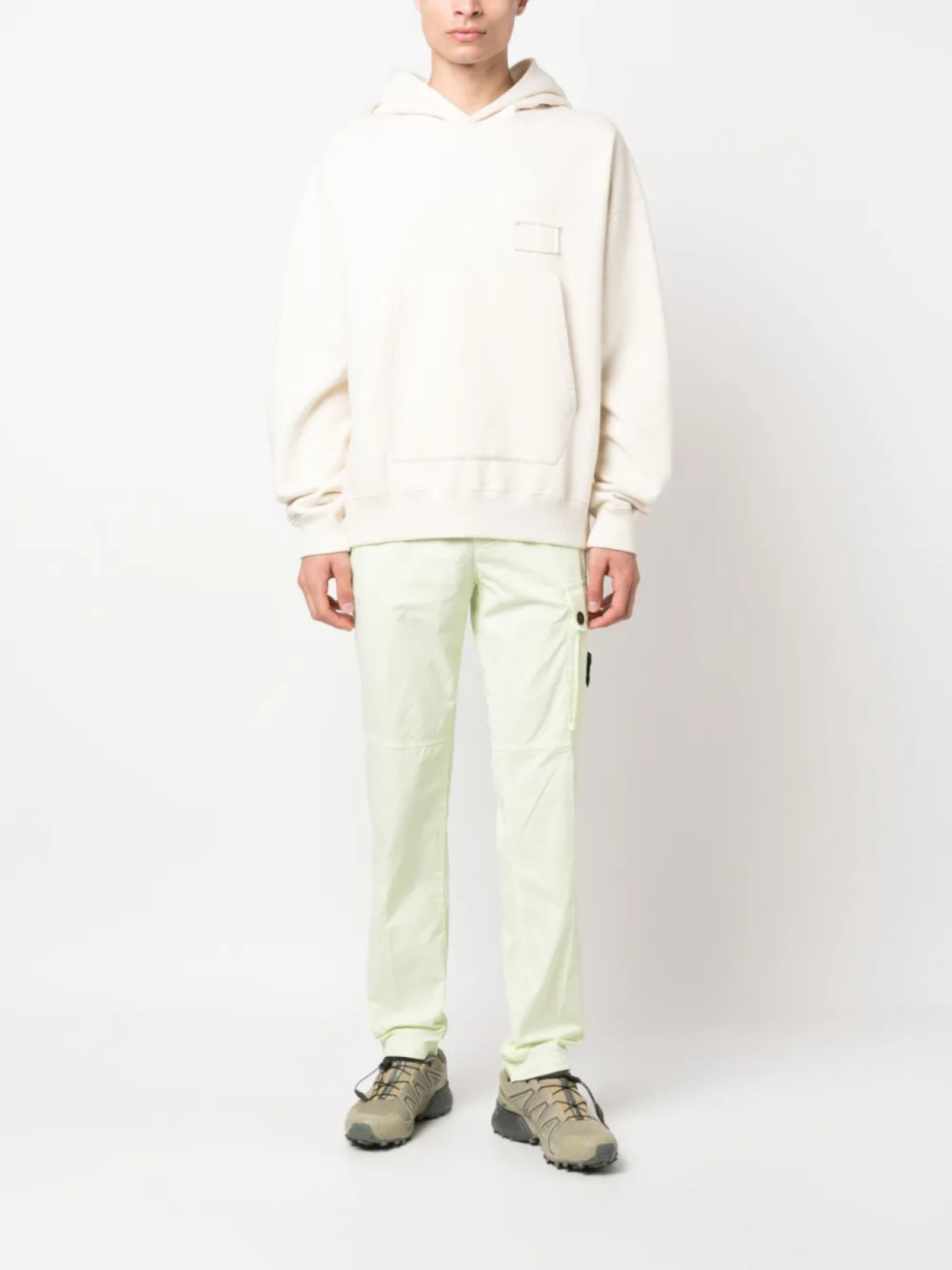 Stone Island брюки узкого кроя с нашивкой Compass, зеленый — фото 2