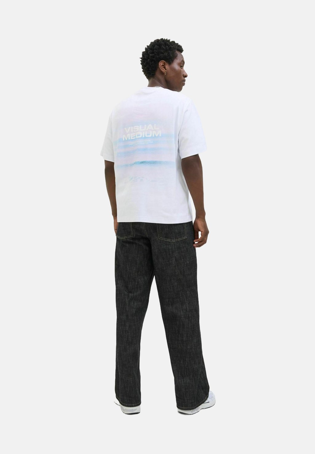 

Футболка с принтом GEDRUCKT RUNDHALSAUSSCHNITT Jack & Jones, белый