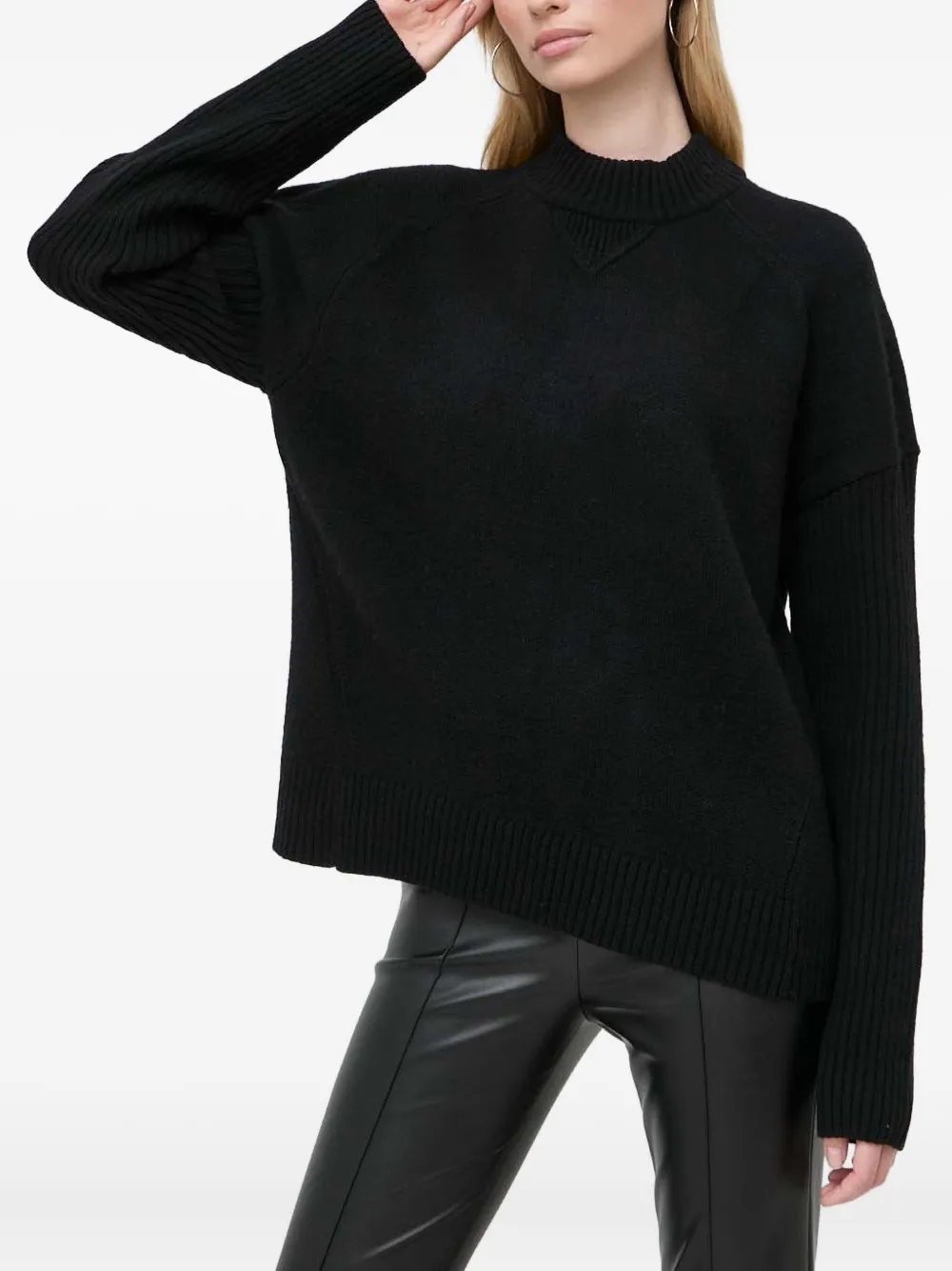 

Свитер с воротником-стойкой BOSS, черный