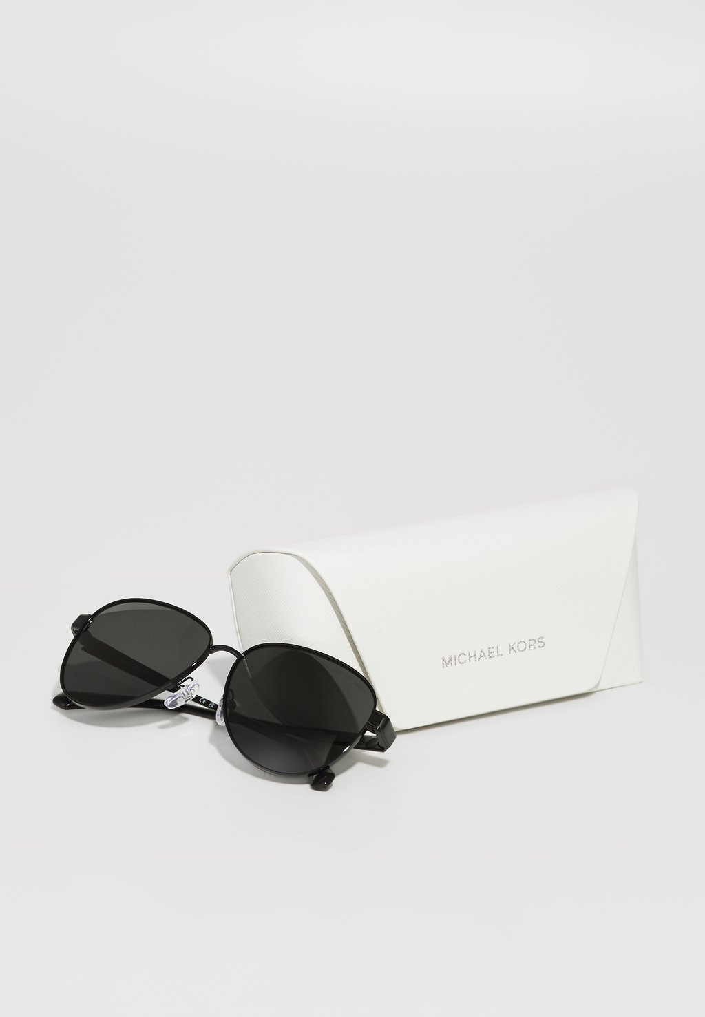

Солнцезащитные очки BIARRITZ Michael Kors, черный