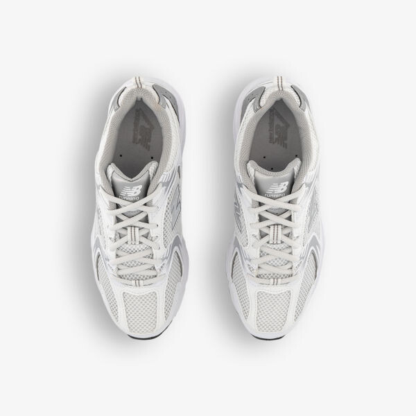 Кроссовки MR530 с низким берцем из кожи и сетки с тиснением логотипа New Balance, серебряный — фото 2