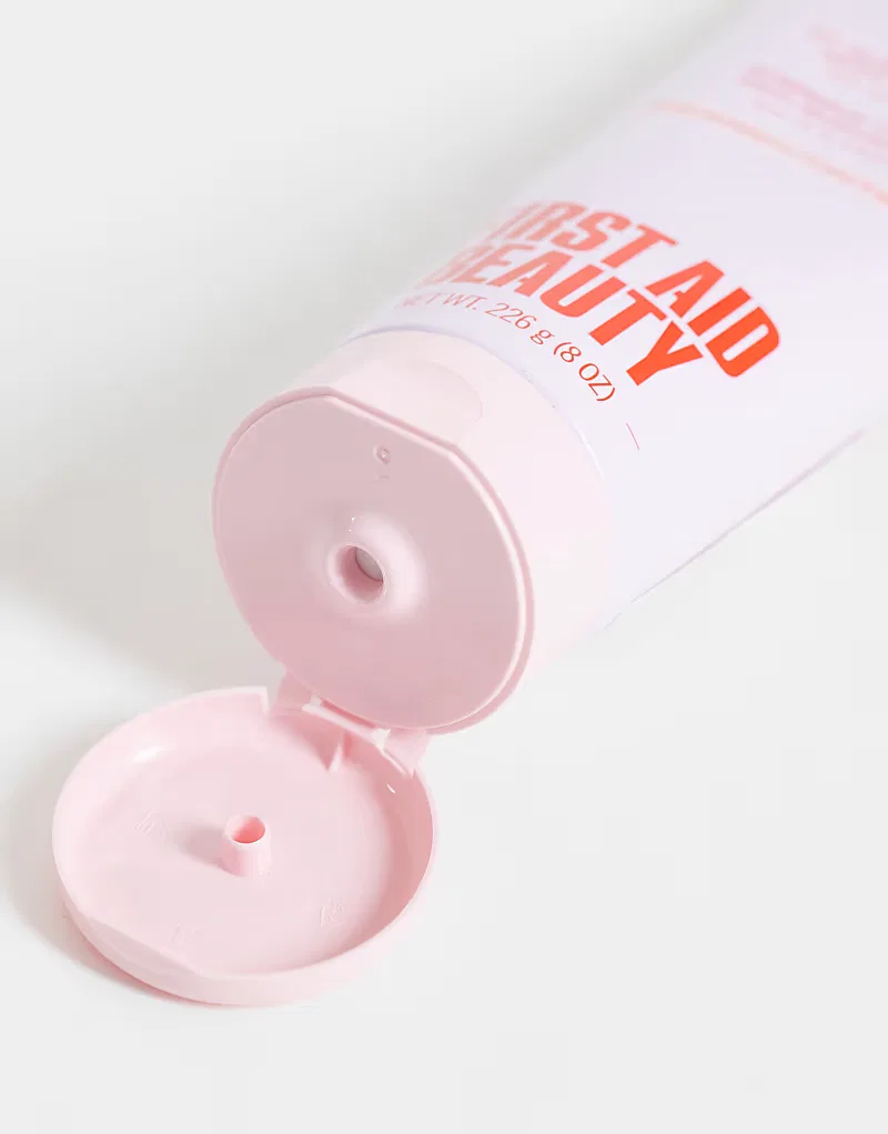 Скраб для тела First Aid Beauty KP Bump Eraser со вкусом клубники, 226 г — фото 3