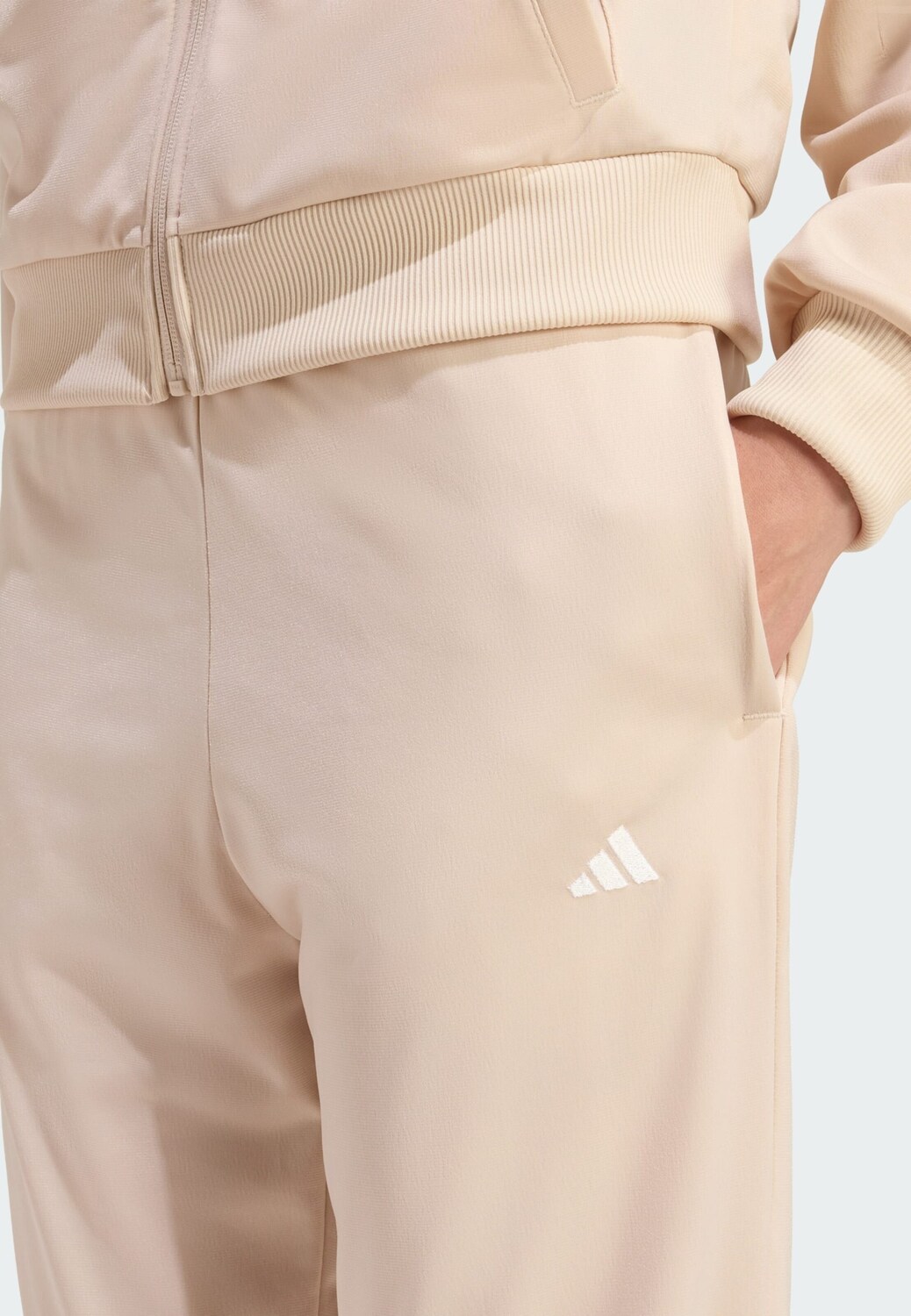Adidas Sportswear Спортивный костюм 'Essentials' в бежевом цвете — фото 4
