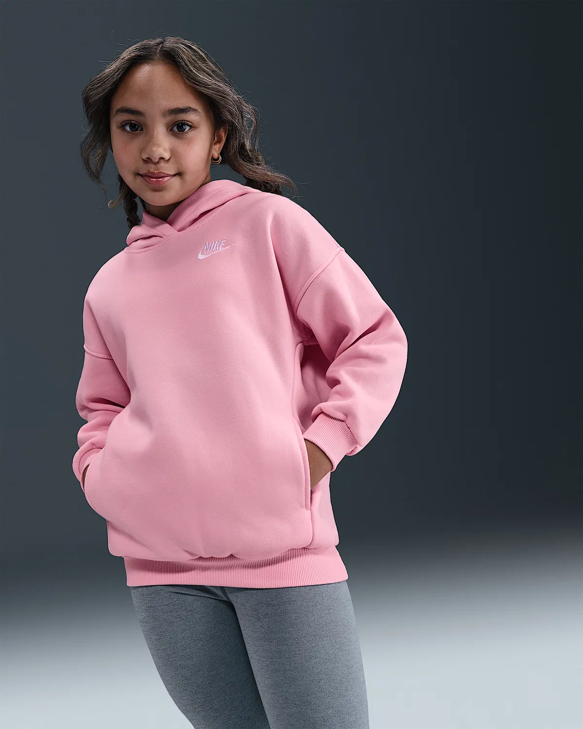 Детский оверсайз худи Nike Sportswear Club Fleece, Medium Soft Pink/Medium Soft Pink/White — фото 2