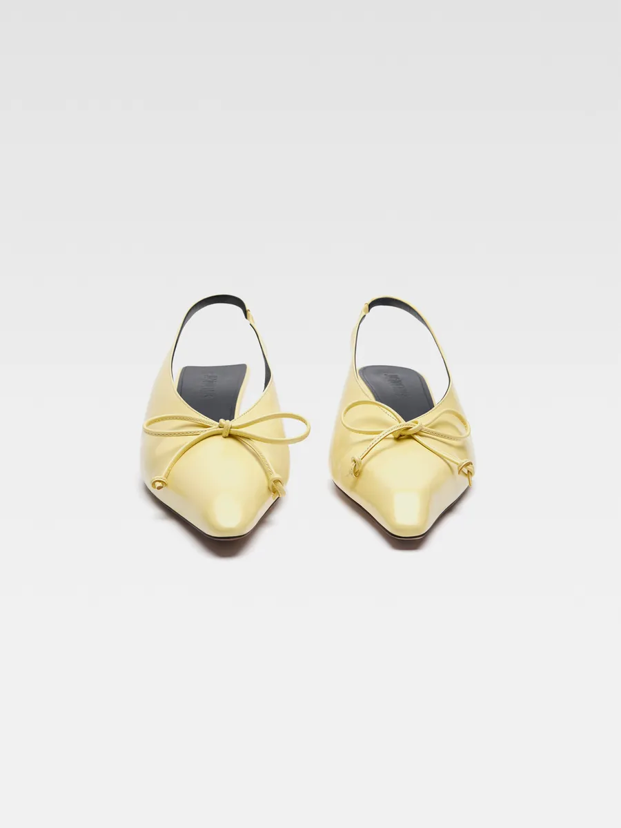 

Туфли на каблуке-рюмочке с открытой пяткой Les Slingbacks Басы Cubisto Jacquemus, бледно-желтый