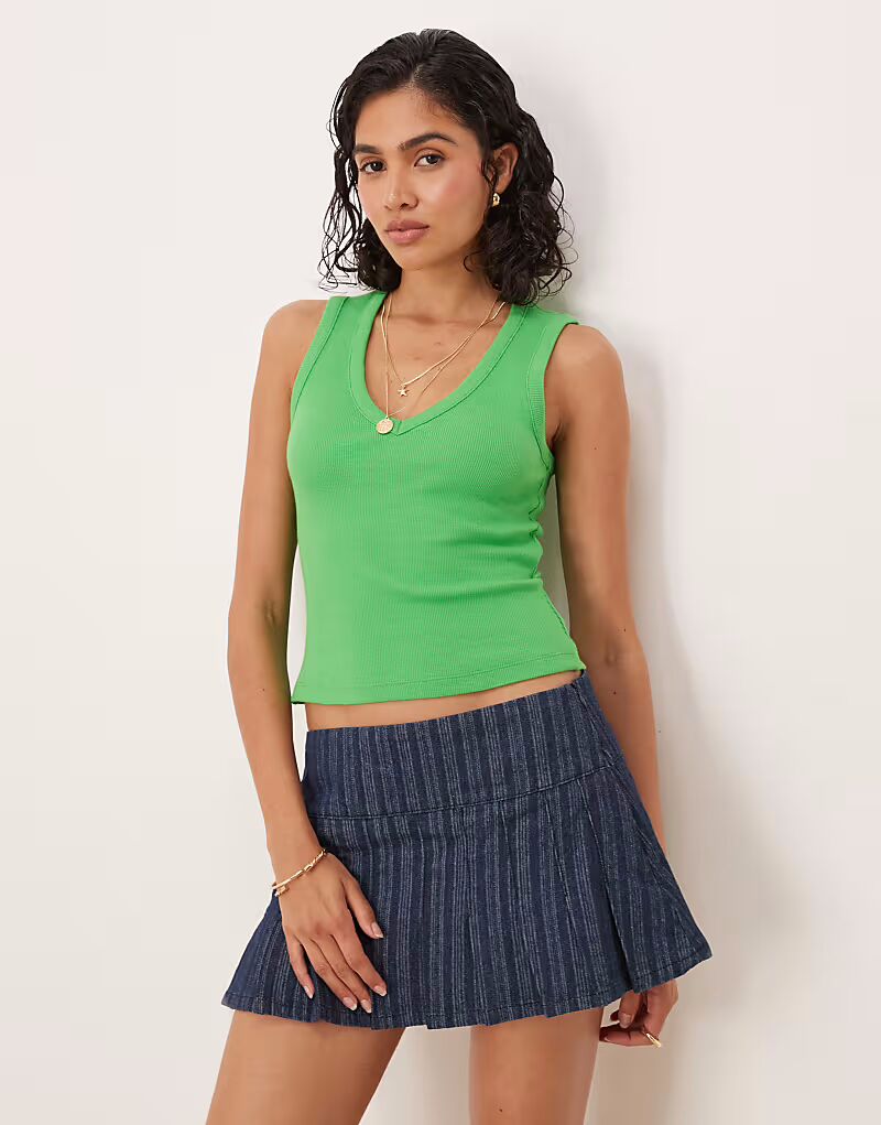 

Топ ASOS DESIGN с V-образным вырезом в рубчик зеленого цвета