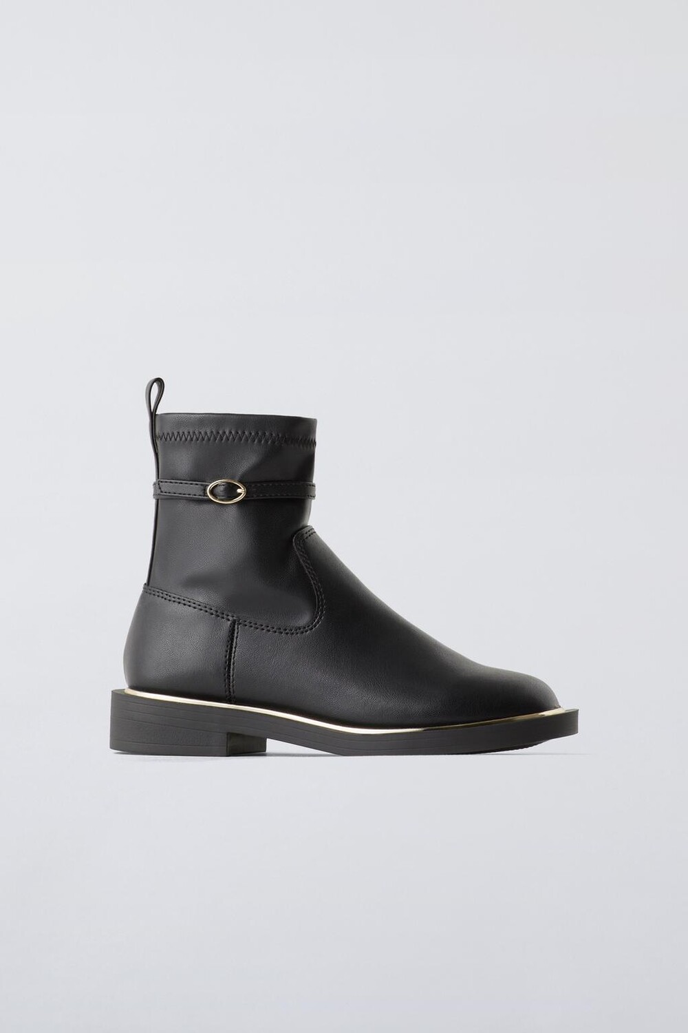 

Ботинки с металлической детали ZARA, черный