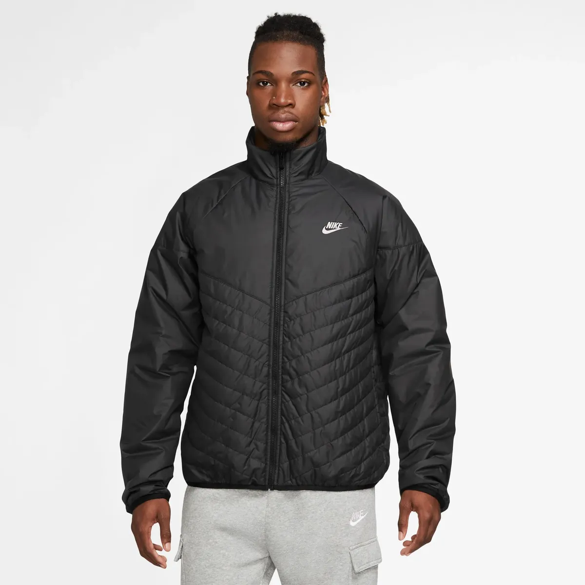 

Стеганая куртка Nike Sportswear "STORM-FIT WINDRUNNER MEN'S MID-WEIGHT PUFFER", цвет Black/Black/Sail