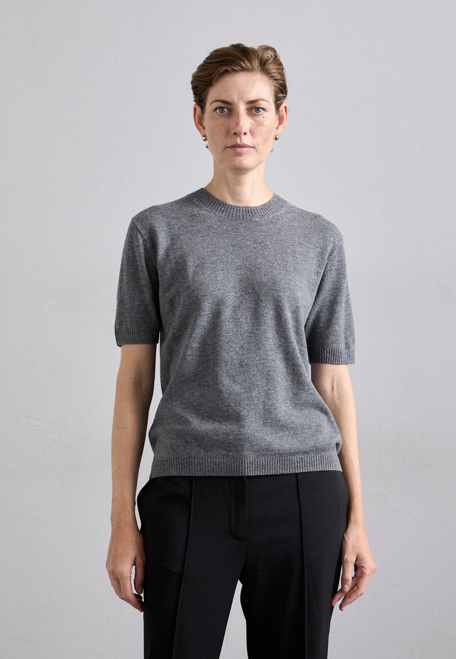 

Джемпер Tiger of Sweden MAY , Medium Grey Melange/Mottled Grey