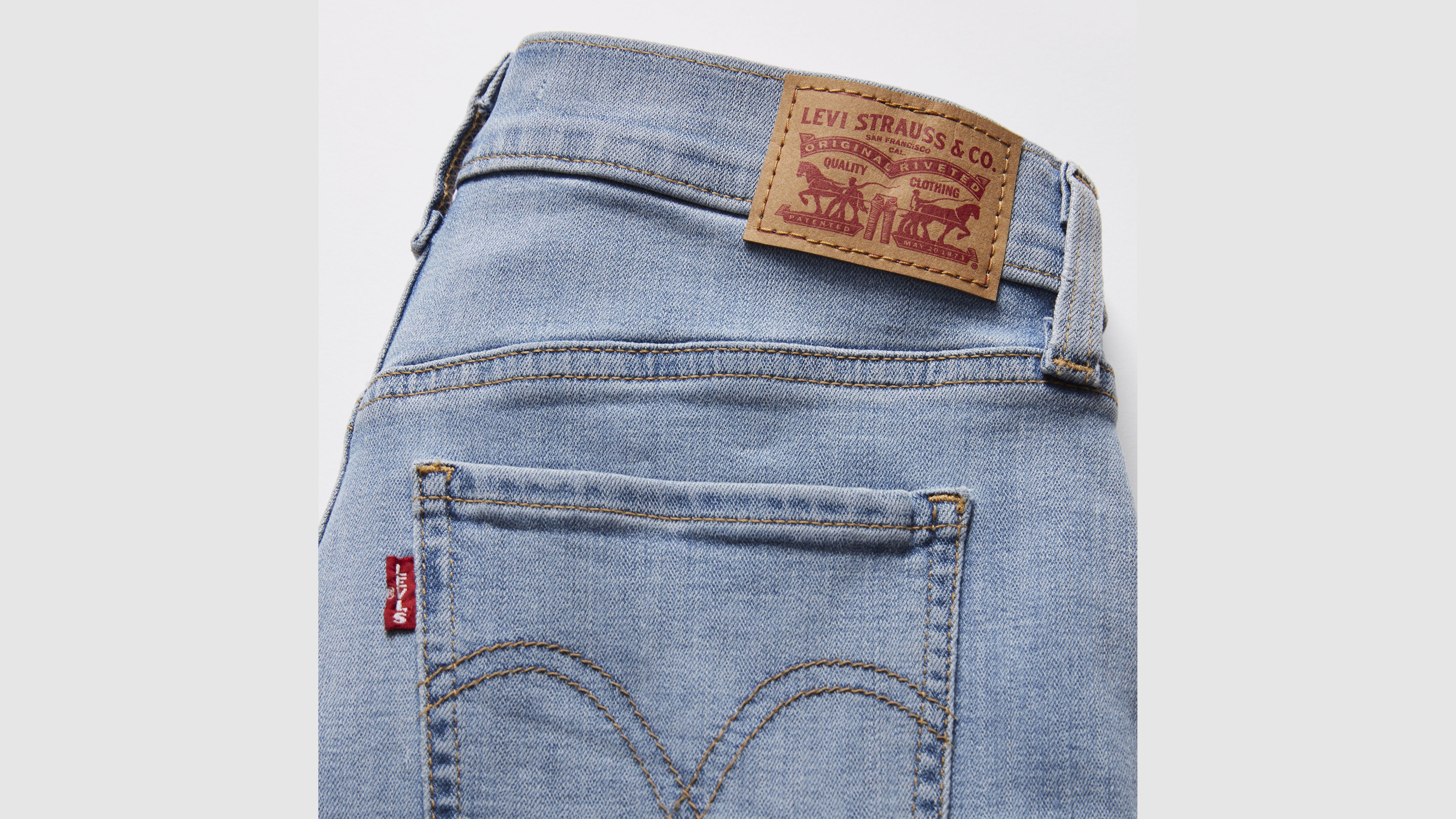 

Женские шорты средней длины Levi's, цвет Polar Seas - Light Wash