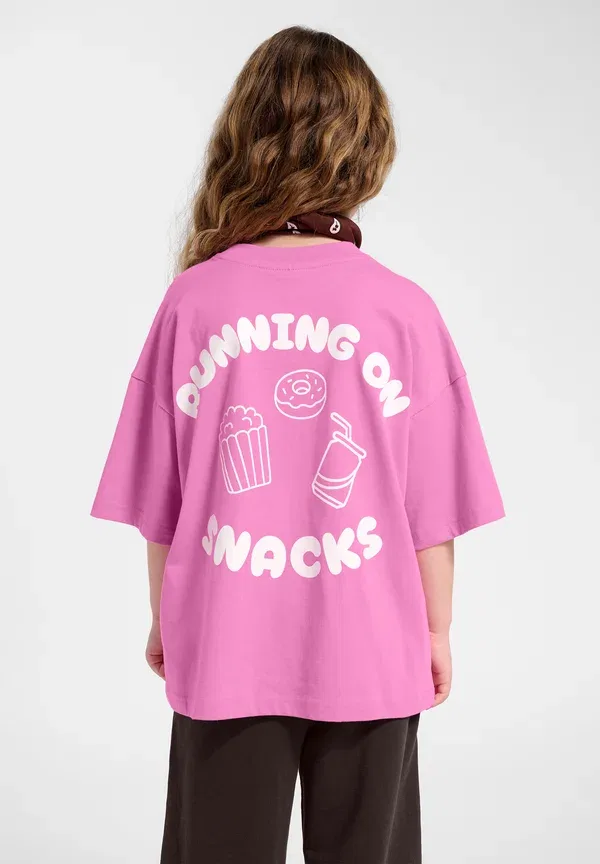 Футболка Hummel, модель Silly s/s boxy solid print t-shirt, цвет фуксия — фото 2