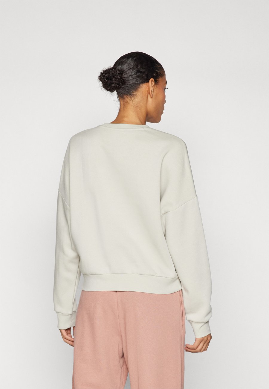 Толстовка Adidas Sportswear Sweatshirt, Alumina/White/Beige — фото 3