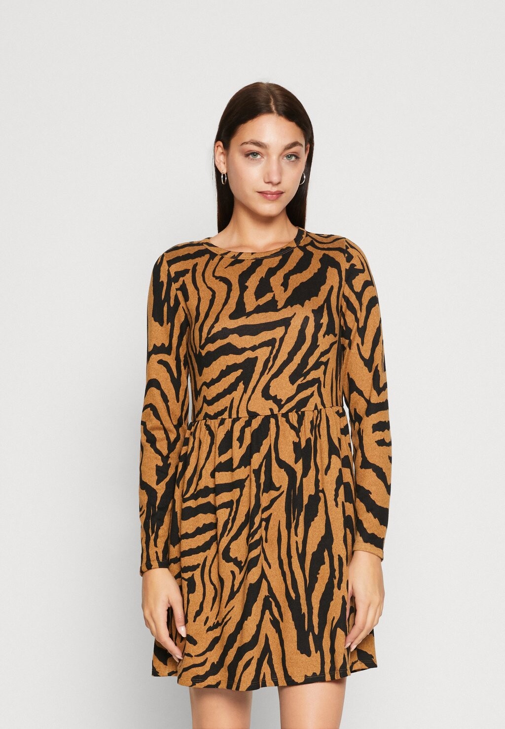 

Трикотажное платье JDY