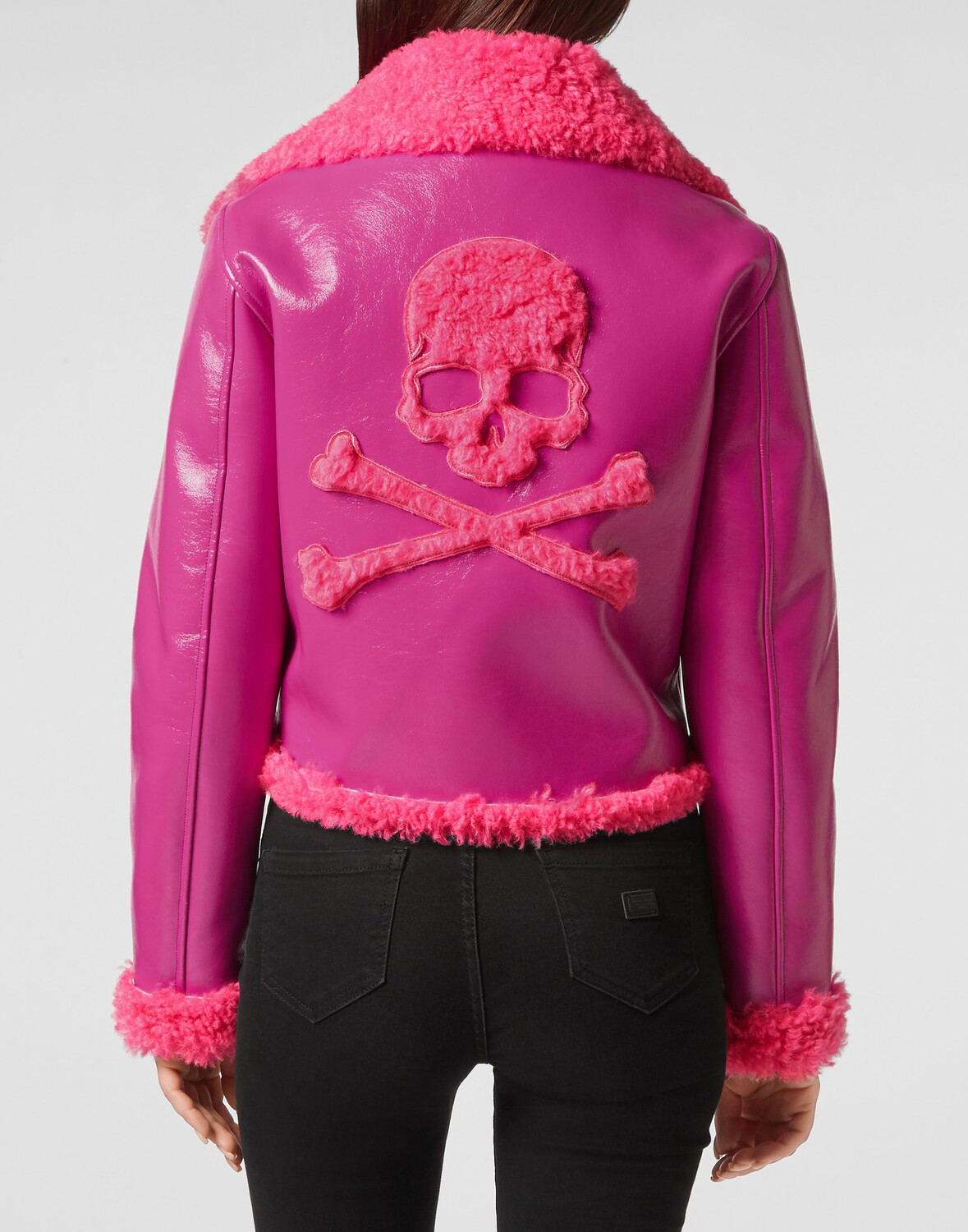 

Короткая косуха из эко-овчины Skull&Bones Philipp Plein, фуксия