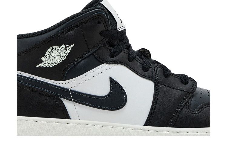 Кроссовки Air Jordan Air Jordan 1 Mid GS 'Black Off Noir', черный — фото 3
