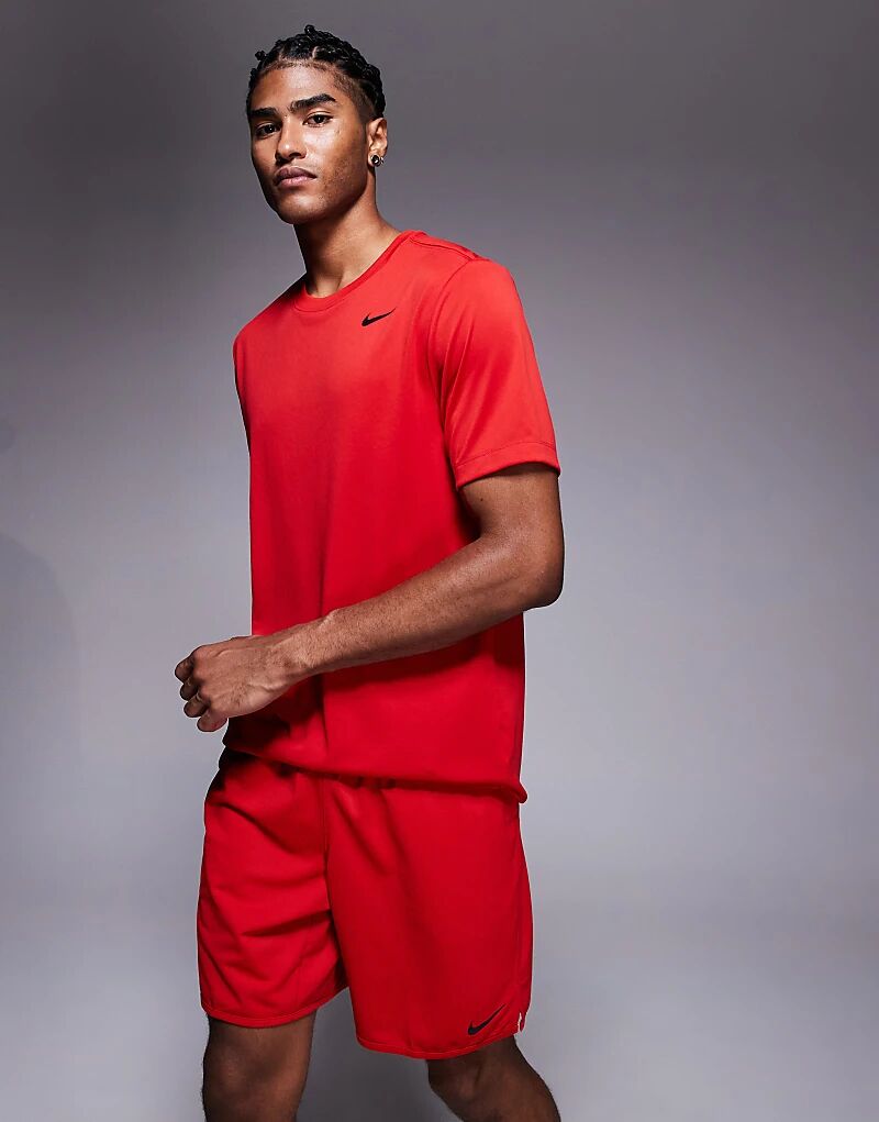 

Шорты Nike Training Totality Dri-FIT 7 дюймов красного цвета
