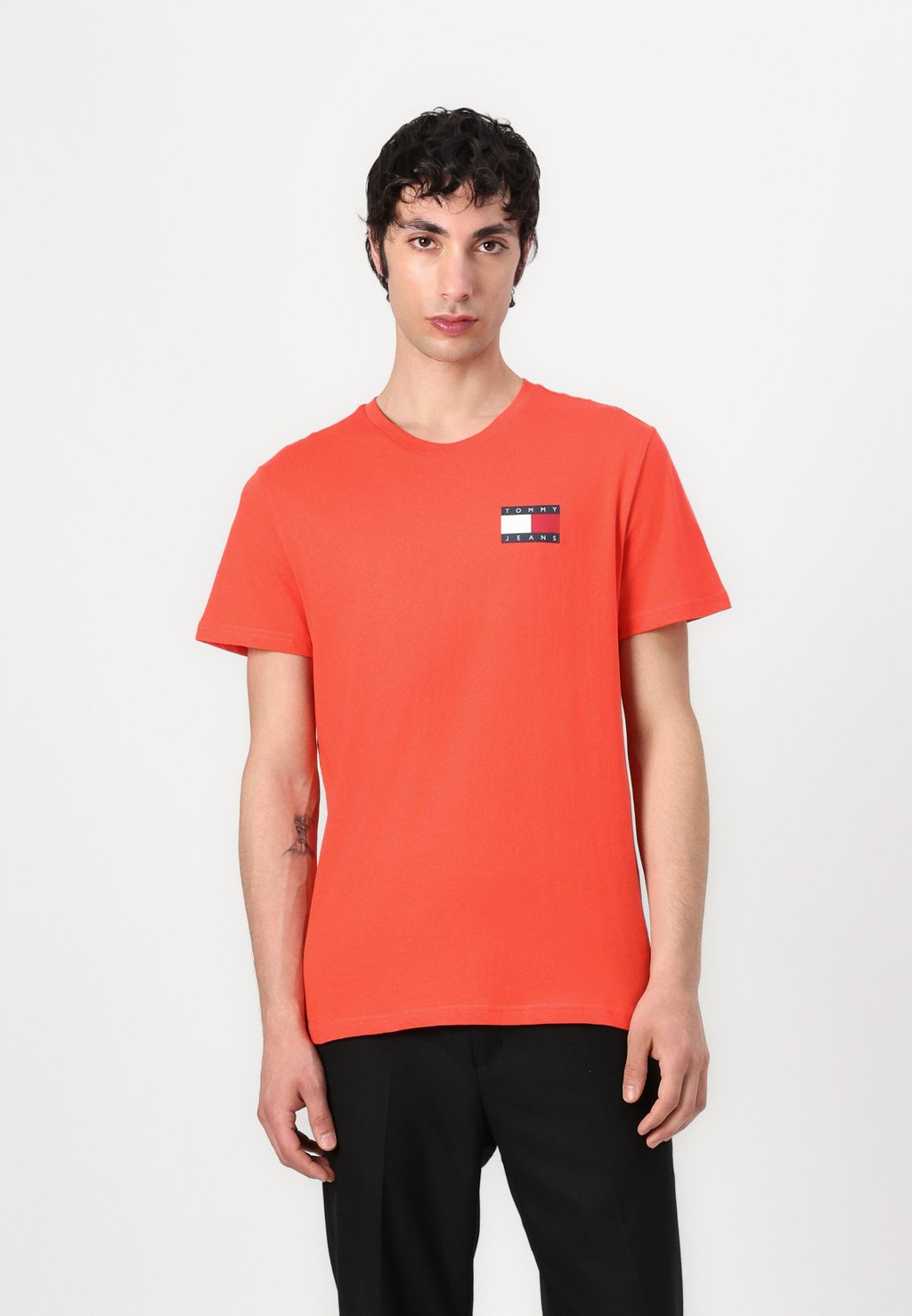 

Базовая футболка SLIM ESSENTIAL FLAG TEE Tommy Jeans, красный