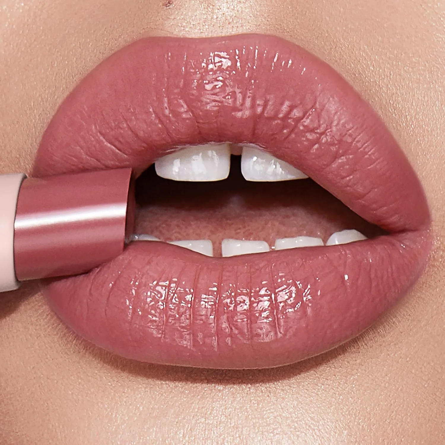 Бальзам для губ Charlotte Tilbury Hyaluronic Happikiss - увлажняющий бальзам с высоким блеском и сочным, влажным цветом - делает губы более полными, пухлыми и напитанными - Pillow Talk, Pillow Talk - nude pink — фото 2