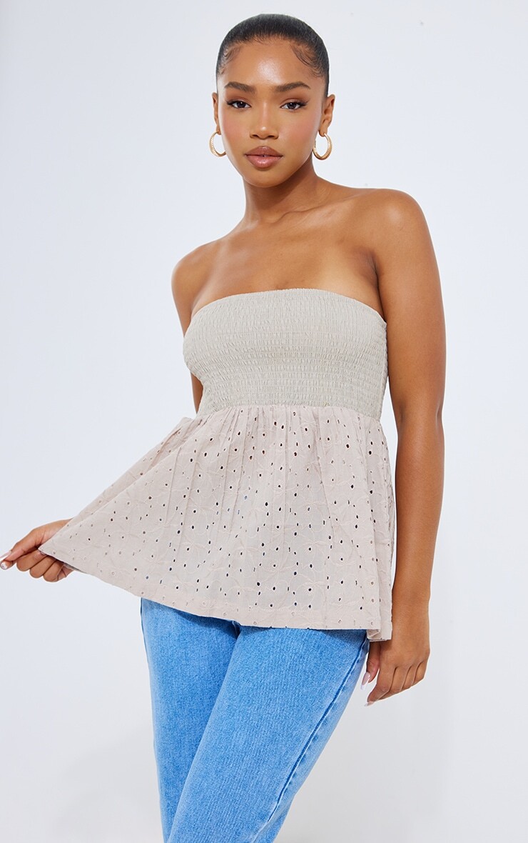 

PrettyLittleThing Блуза бродери темно-серого цвета с расклешенным краем
