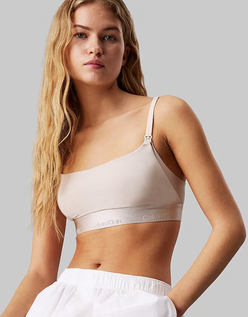 

Бюстгальтер-бралетт Calvin Klein Maternity Modern Cotton на легкой подкладке с металлическим логотипом в кремовом цвете