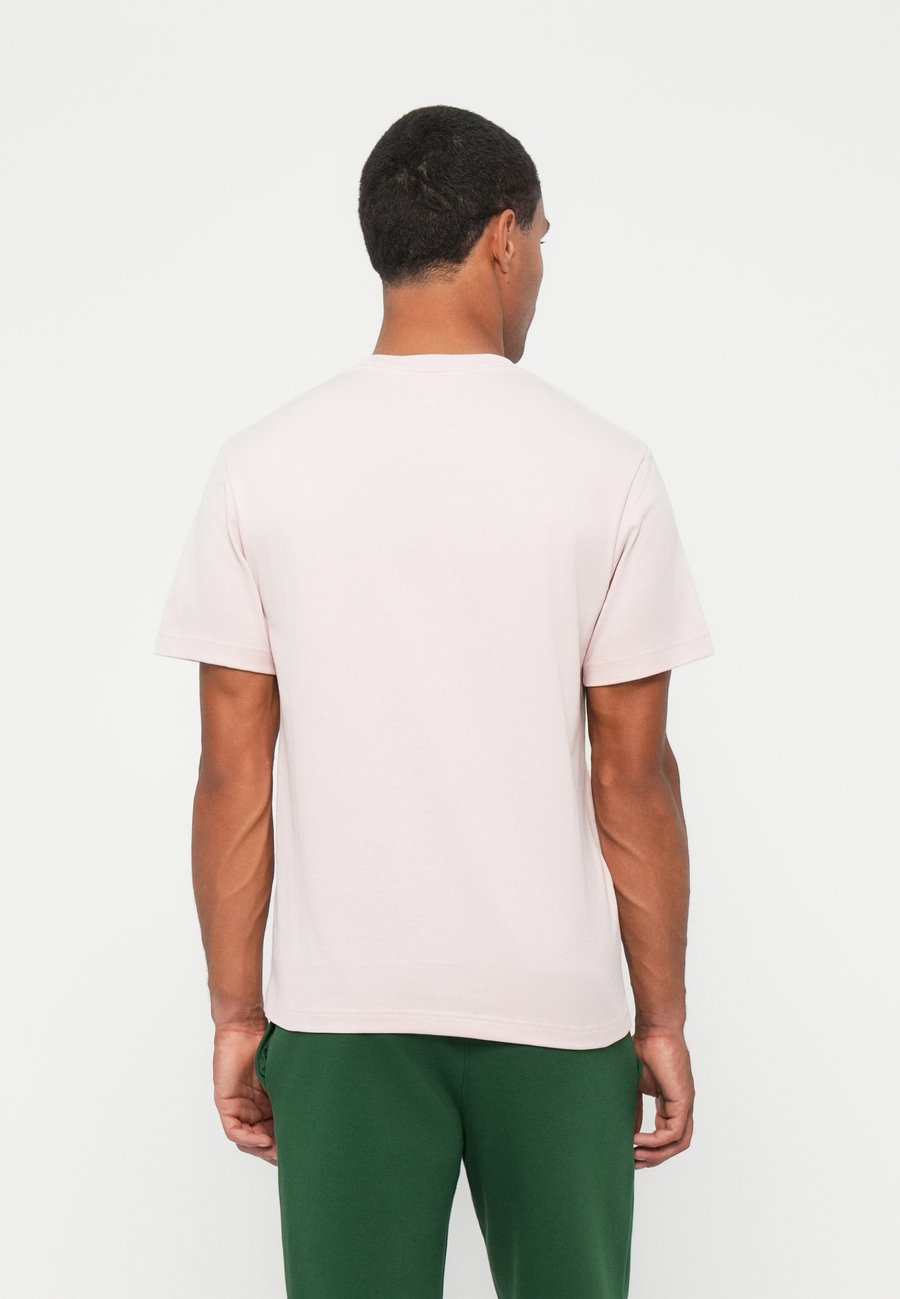 Футболка Lacoste Basic T-shirt, хлопковая, светло-розовая — фото 3