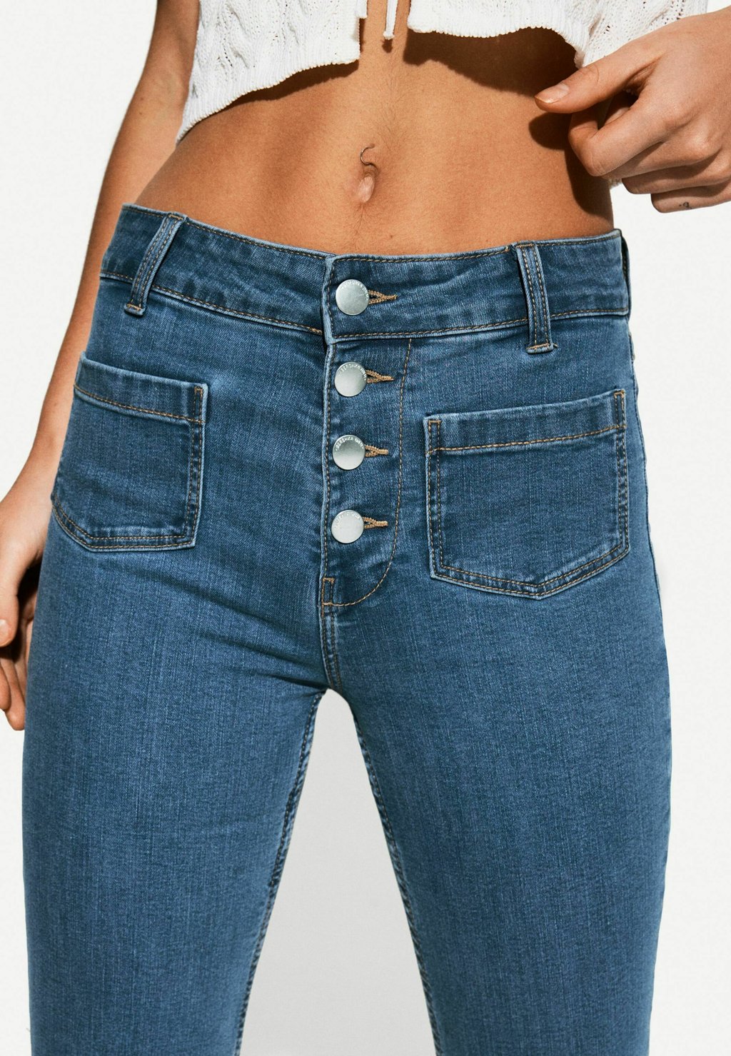 

Джинсы Bootcut Bershka, цвет Light Blue Denim