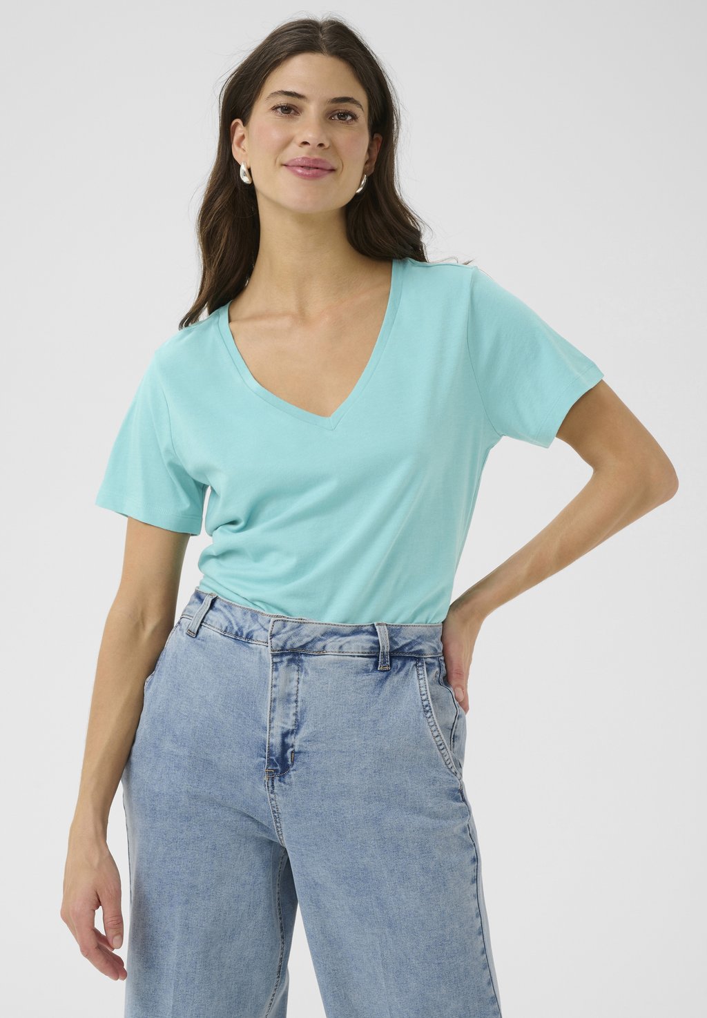 

Базовая футболка NAIA DEEP V-NECK Cream, бирюзовый