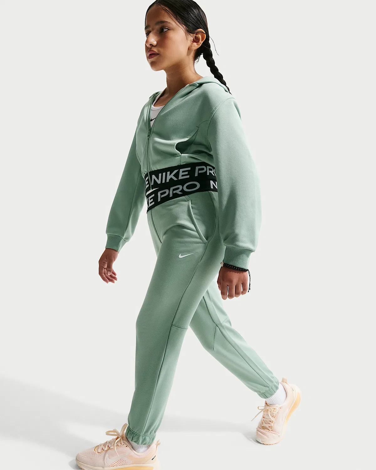 Детские (девчачьи) джоггеры Nike Pro Fleece Dri-FIT, Steam/Steam/Black/White — фото 4