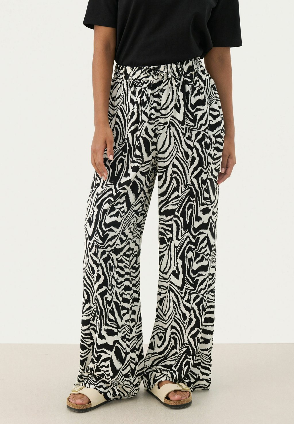 

Брюки TINE Part Two, цвет Black Animal Print