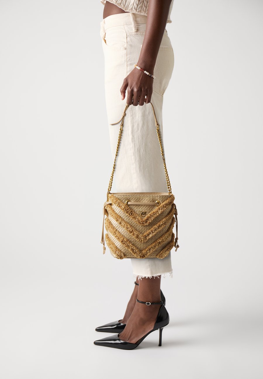 

Сумка кросс-боди Pinko SECCHIELLO MINI FRANGE, Beige/Grigio Fumo/Antique Gold-Coloured/Beige