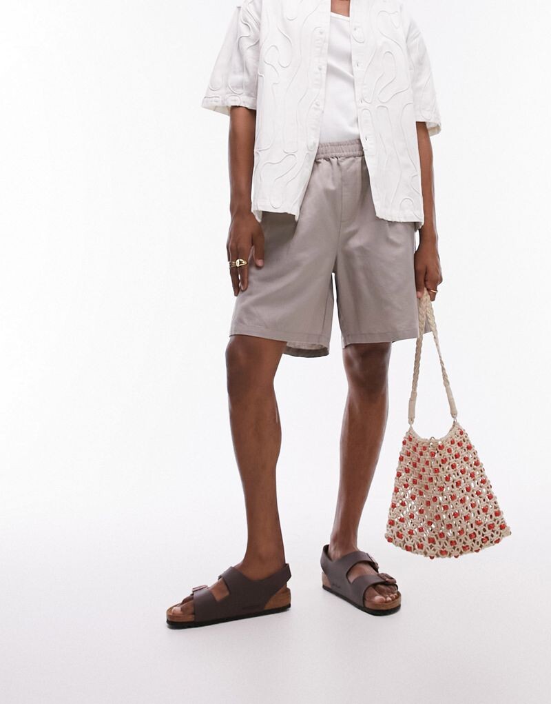 

Короткие шорты из смесового льна Topman