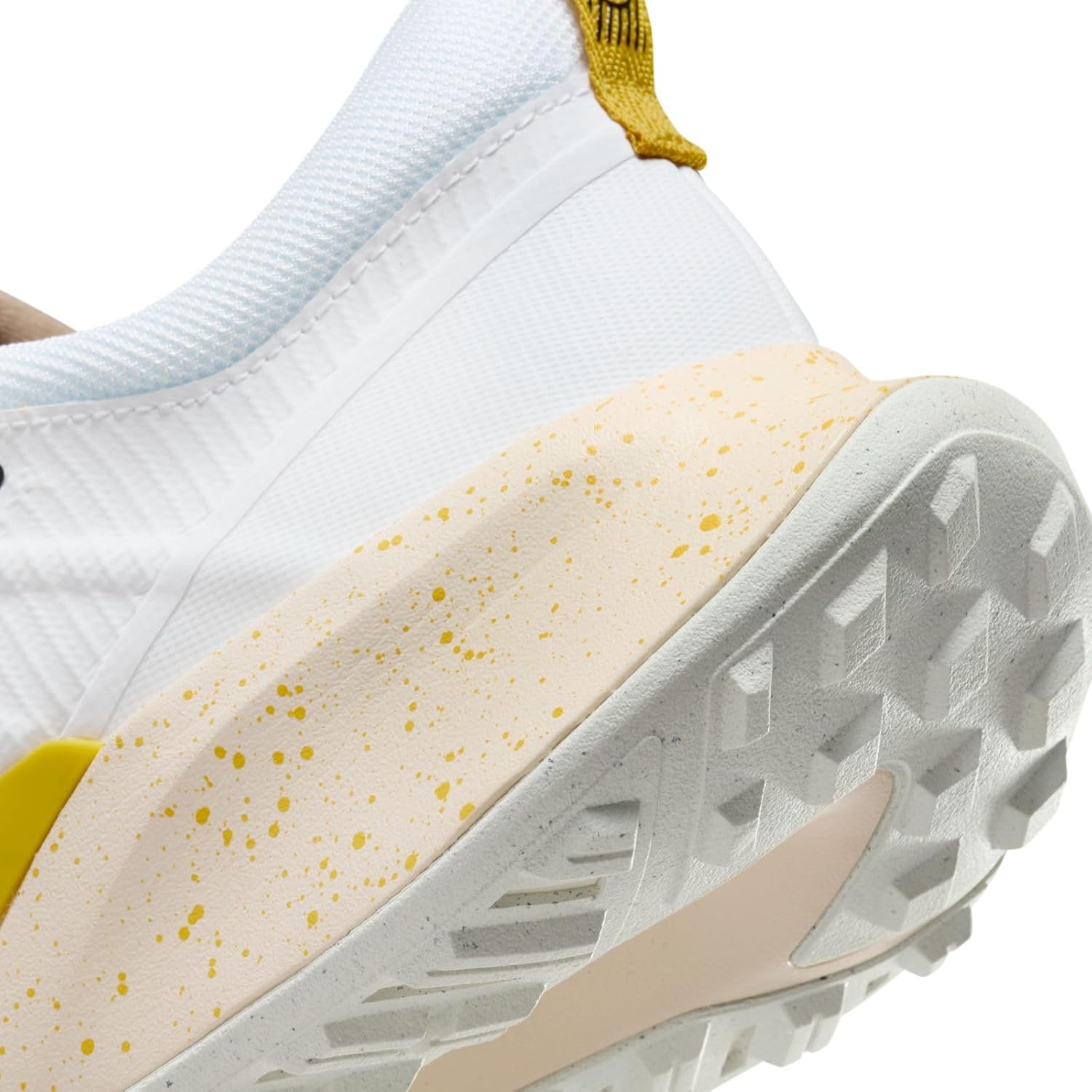 Мужские кроссовки для бега Nike Juniper Trail 2 Nn, белый/черный/желтый/хаки — фото 4