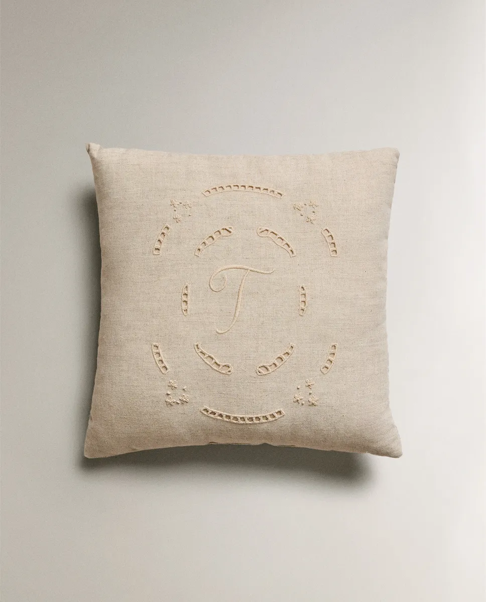 

Детская вышитая начальная подушечка Zara Home, Letter T