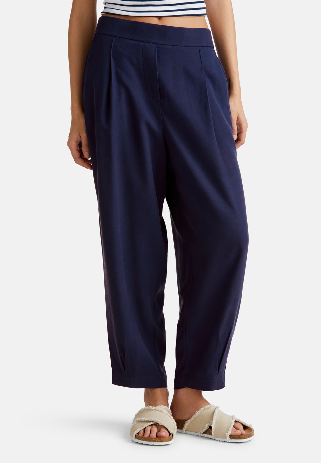 

Брюки WITH PLEATS , United Colors of Benetton, синий