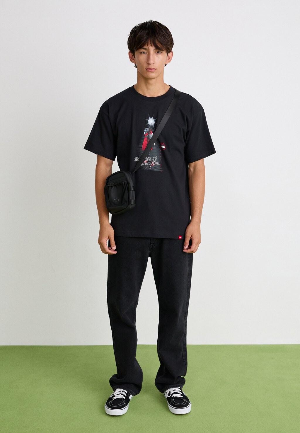 

Футболка с принтом HEAVYWEIGHT RELAXED TEE The North Face, черный