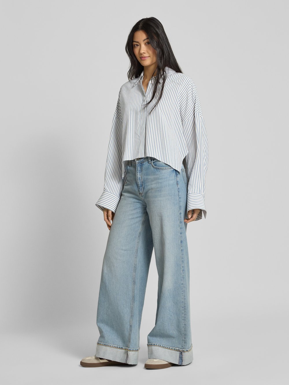 

Блузка свободного кроя с потайной застежкой на пуговицы, модель «OSHIA» Drykorn, светло-голубой