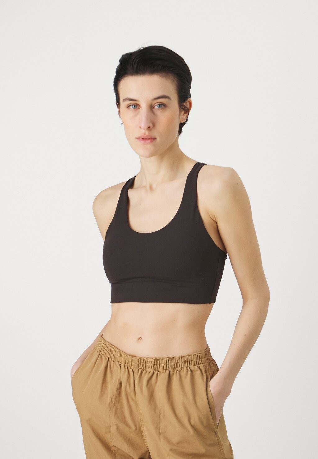 

Спортивный бюстгальтер средней поддержки MAIPO MID IMPACT BRA Patagonia, цвет black