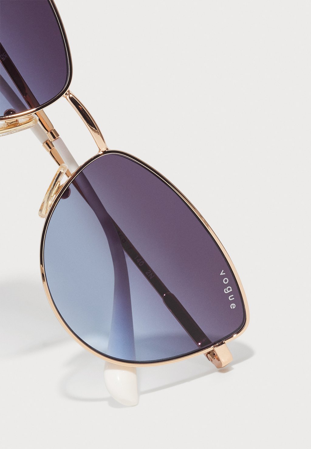 

Солнцезащитные очки VOGUE Eyewear, цвет розового золота
