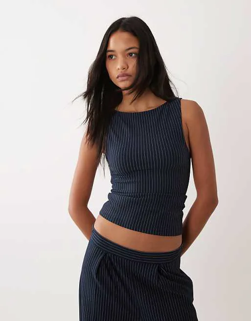 

Комбинированный трикотажный топ без рукавов с разрезным вырезом ASOS DESIGN в темно-синюю полоску