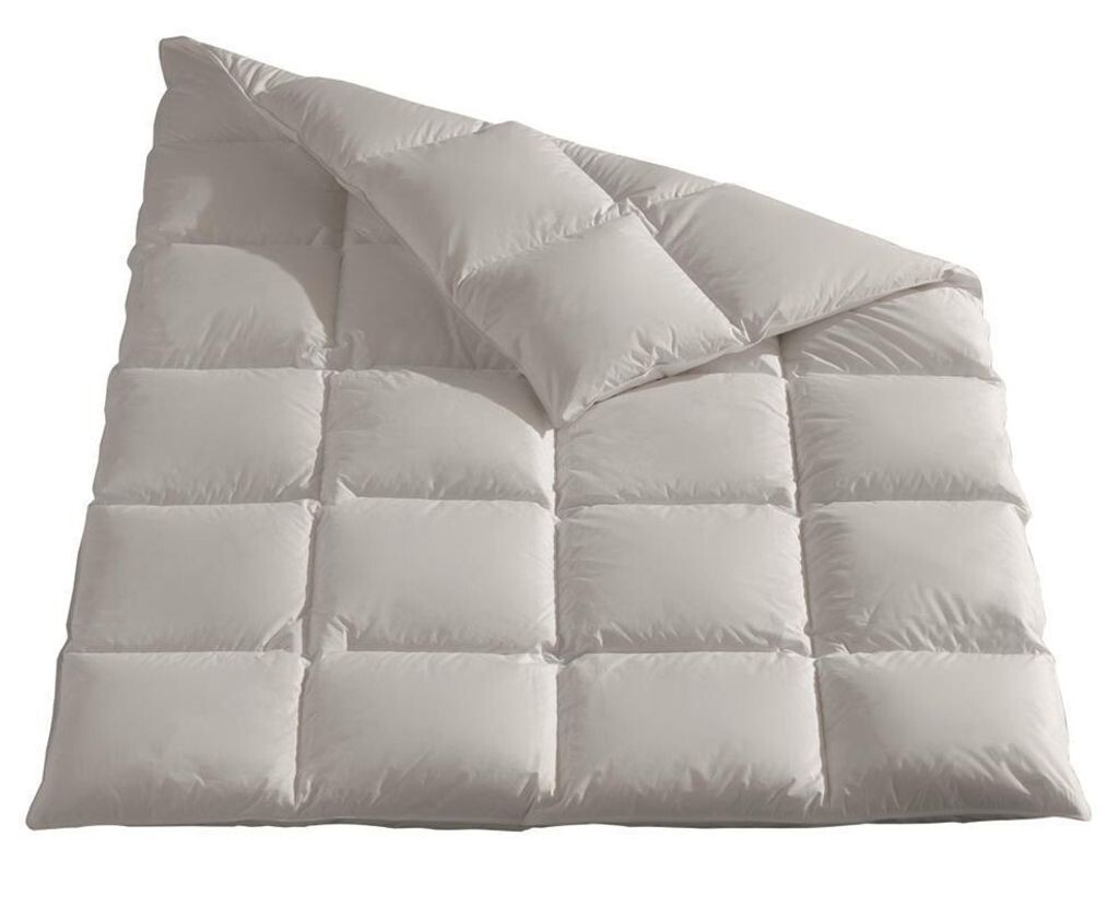 

Пуховое и перьевое одеяло Häussling Königstraum 155 x 220 см, кассетная кровать 4x6 с кантом 2 см внутри