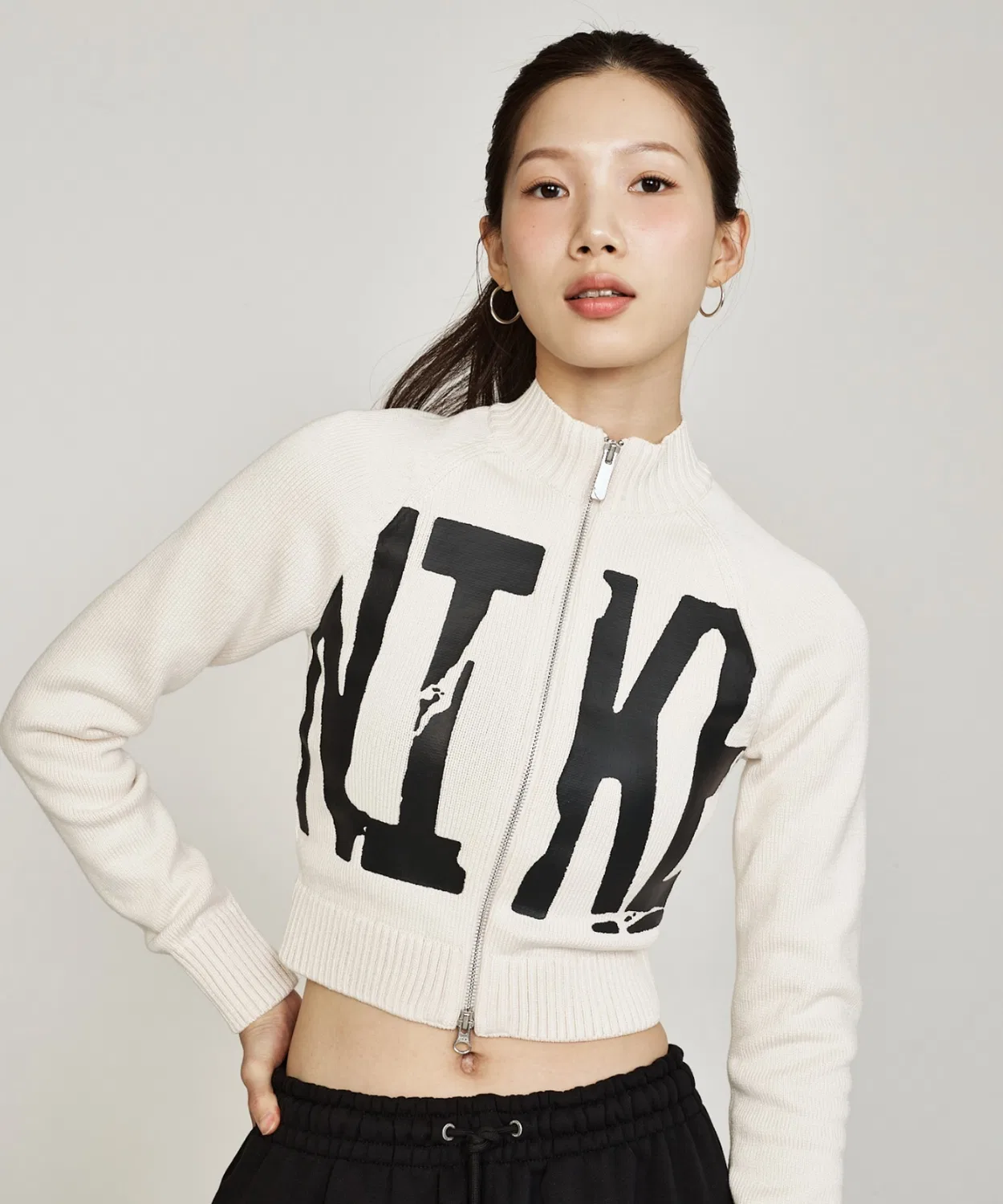 Свитер Nike Sportswear женский, облегающий, с принтом, на молнии, белый