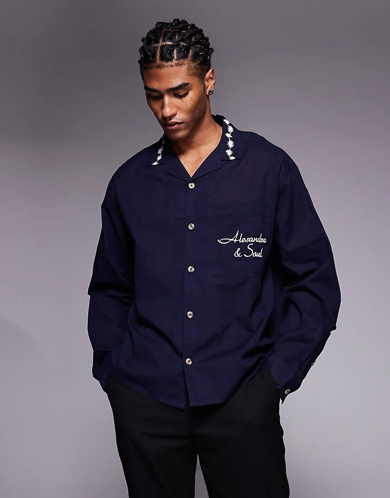 

Рубашка ASOS DESIGN с воротником-стойкой, принтом и вышивкой черного цвета