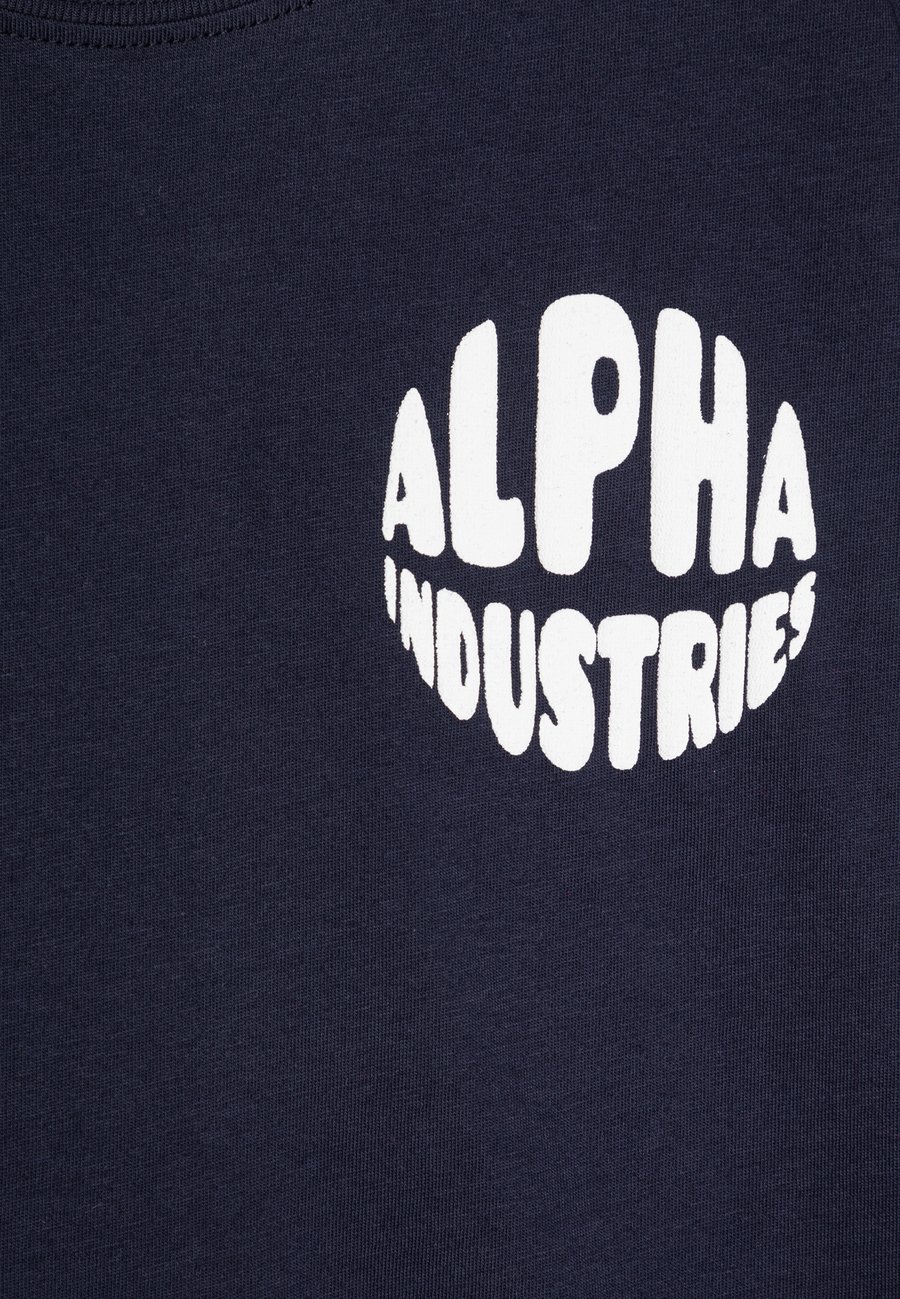 Футболка Alpha Industries LOGO KIDS TEENS UNISEX, Ultra Navy/Dark Blue — фото 3
