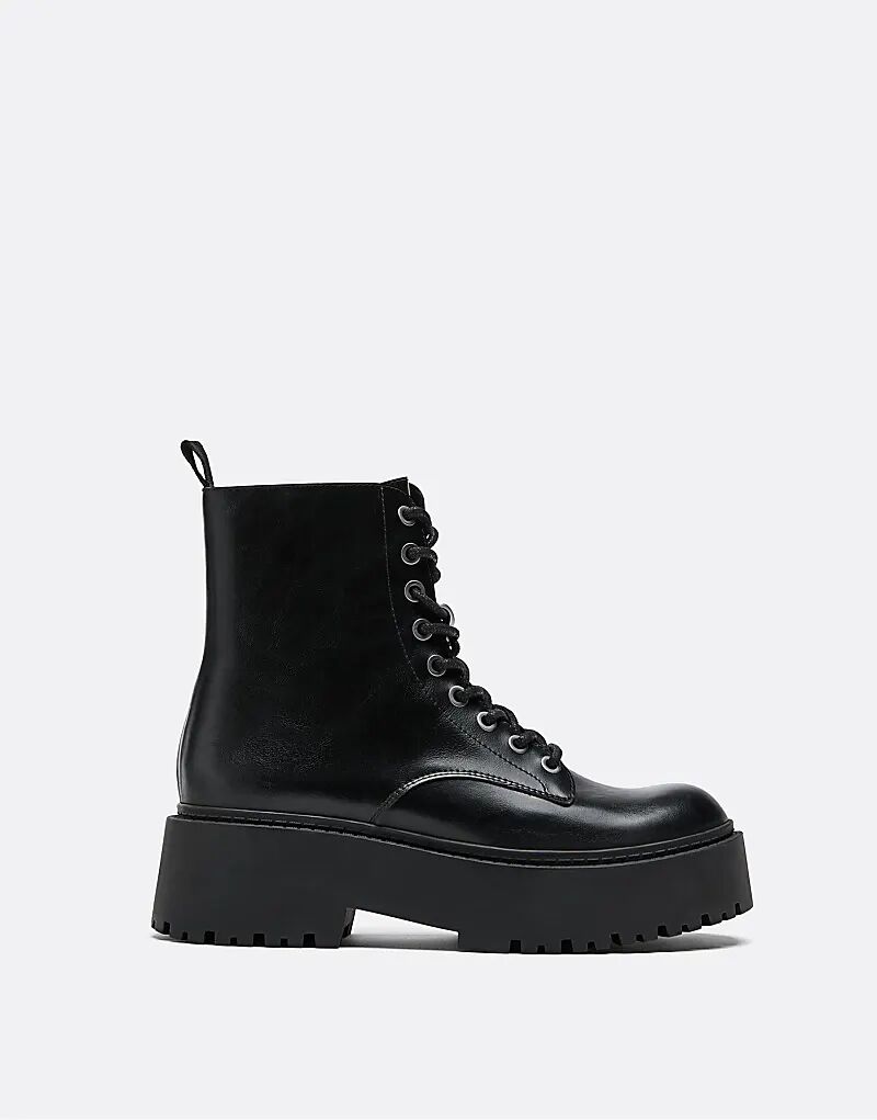 Ботильоны Stradivarius Flat на шнуровке черного цвета